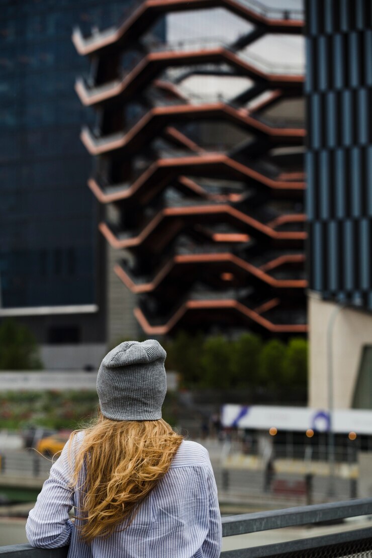 Foto grátis mulher, perto, urbano, edifícios