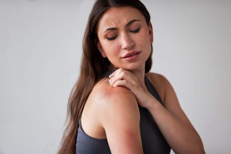 Foto grátis mulher que sofre de erupção cutânea