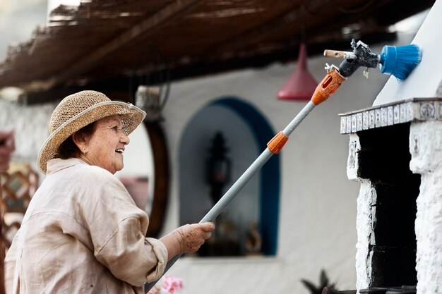 Mulher que trabalha no campo