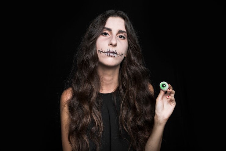 Foto grátis mulher segura, olho falso