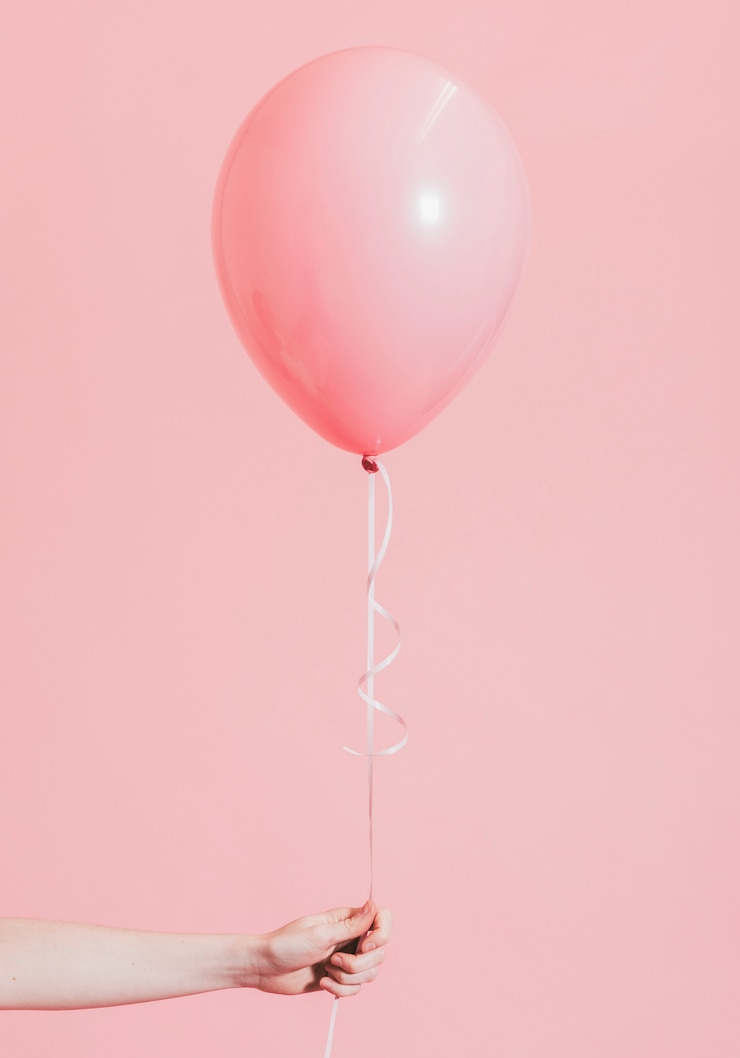 Foto grátis mulher segura, um, cor-de-rosa, balloon