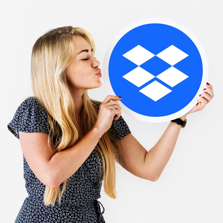 Foto grátis mulher segura, um, dropbox, logotipo, isolado