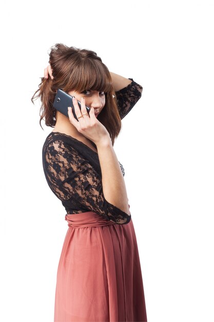 Foto grátis mulher segurando o cabelo dela e falar ao telefone