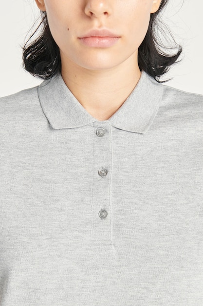 Foto grátis mulher vestindo uma camisa de colarinho cinza