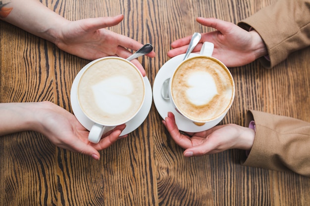 Mulheres, café bebendo