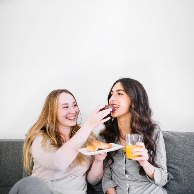 Mulheres, comer, massa, para, café da manhã
