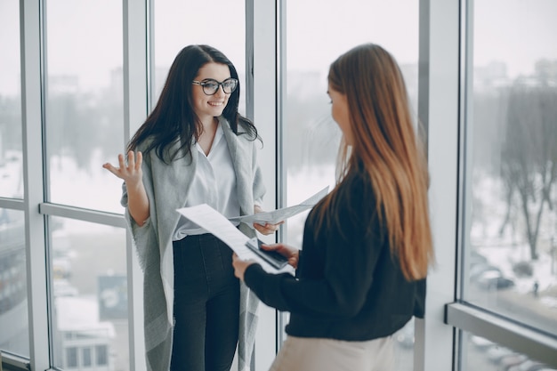 Mulheres de negócios no escritório