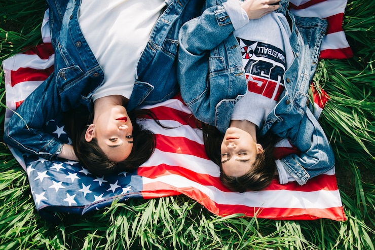 Foto grátis mulheres, mentindo, ligado, bandeira