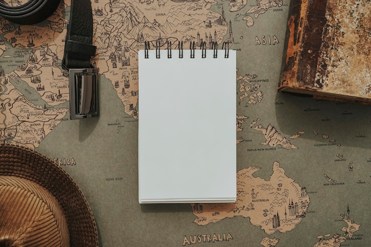 Foto grátis mundo, mapa, superfície, com, em branco, caderno, para, pai, dia