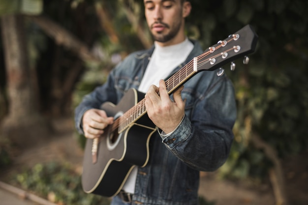 Foto grátis música de guitarra ao ar livre