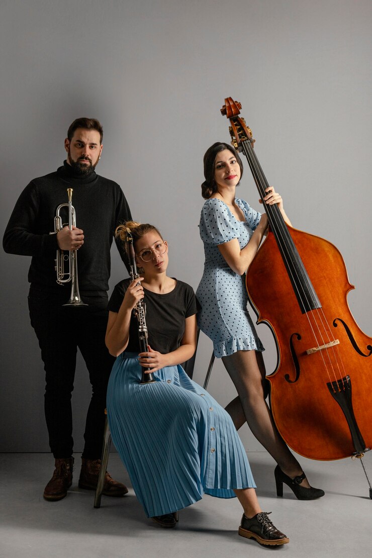 Foto grátis músicos apaixonados celebrando o dia do jazz