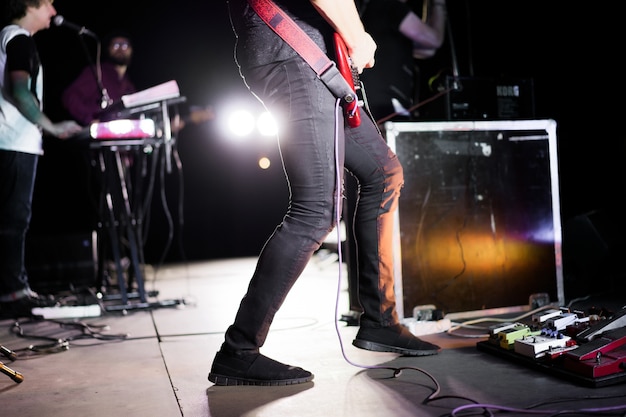 Foto grátis músicos no palco durante um show