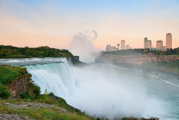 Nascer do sol de Niagara Falls de manhã closeup