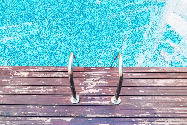 Natação pool azul do vintage limpo