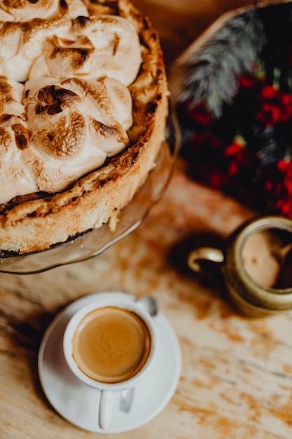 Foto grátis natal em um café com café e bolo