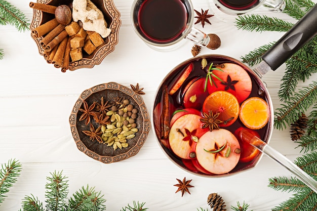 Natal mulled vinho e especiarias.