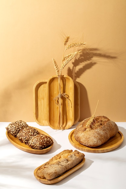 Natureza morta com comida de padaria apetitosa