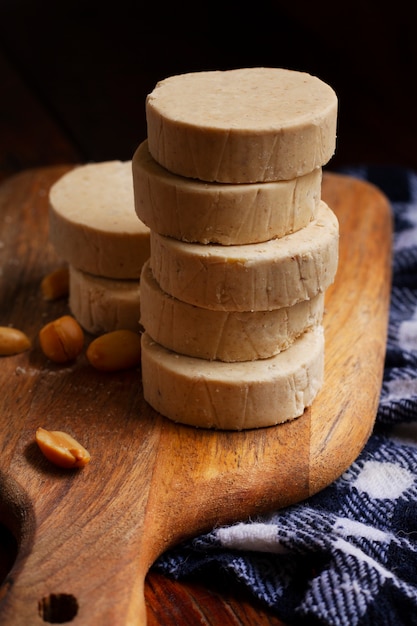 Foto grátis natureza morta com delicioso maçapão