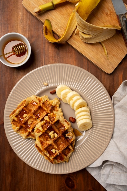 Foto grátis natureza morta de receita com banana de plátano