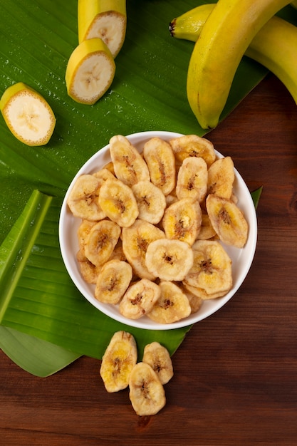 Foto grátis natureza morta de receita com banana de plátano