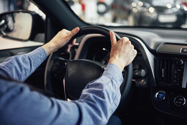 negócio de automóveis, venda de carros, conceito de consumismo e pessoas