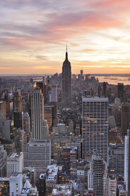 NEW YORK CITY NY NOV 19 Empire State Building closeup em 19 de novembro de 2011 na cidade de Nova York Empire State Building é um marco de 102 andares e foi o edifício mais alto do mundo por mais de 40 anos