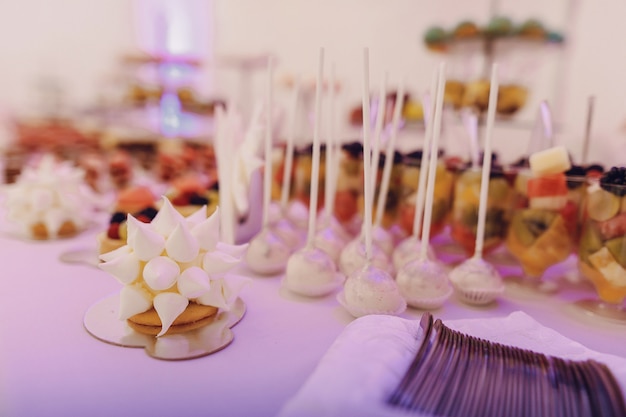 Foto grátis no restaurante na mesa de casamento