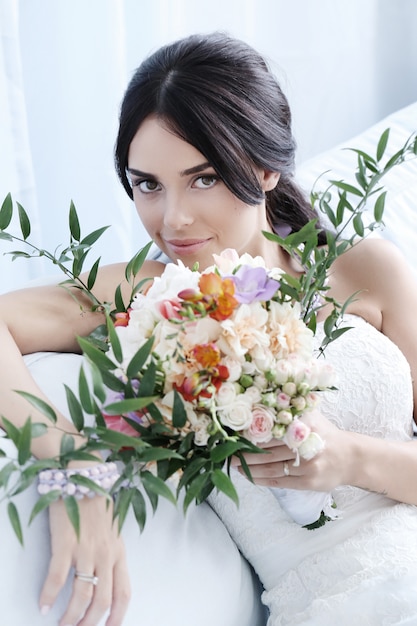 Foto grátis noiva linda com vestido branco