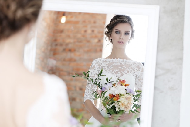 Foto grátis noiva linda com vestido branco