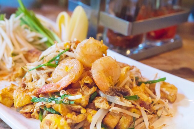 Nome de comida de macarrão frito tailandês favorito Pad Thai