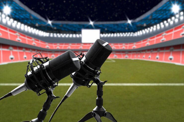 Foto grátis notícias esportivas com microfones em campo
