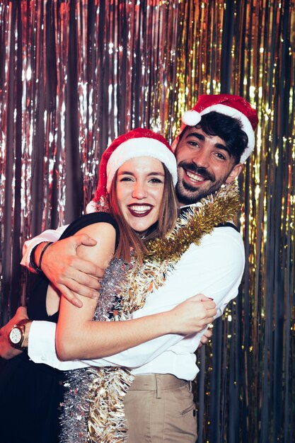 Novo ano conceito de festa com jovem casal