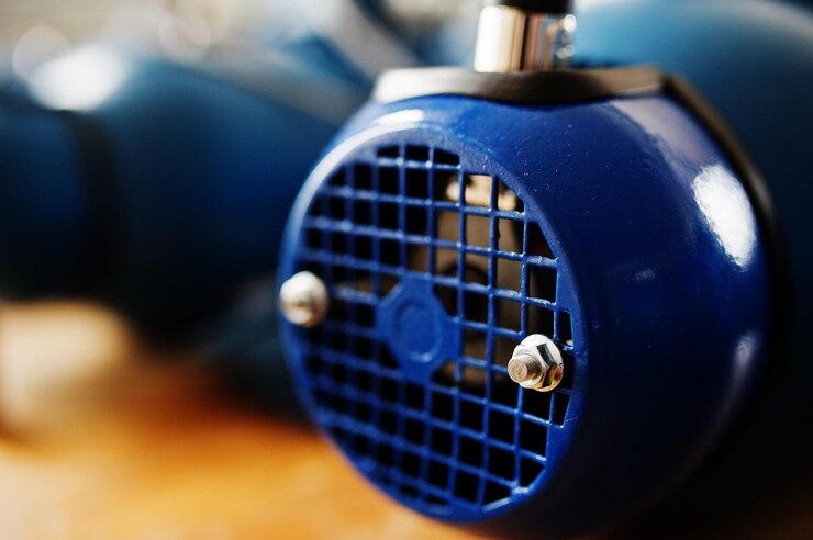 Foto grátis novo motor elétrico azul no trabalho