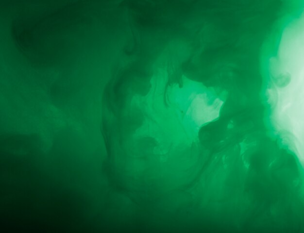 Nuvem abstrata entre neblina verde