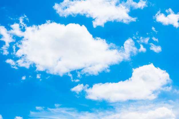 Foto grátis nuvem branca no céu azul