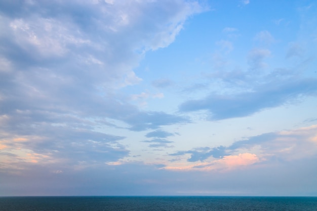 Nuvens, crepúsculo, vezes