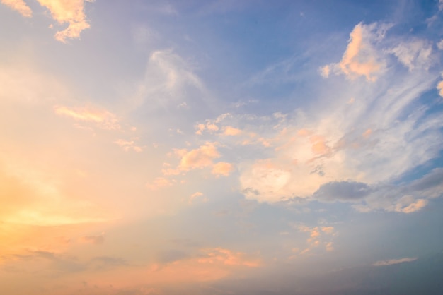 Nuvens, crepúsculo, vezes