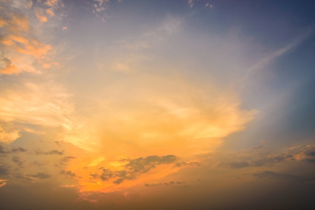 Nuvens, crepúsculo, vezes