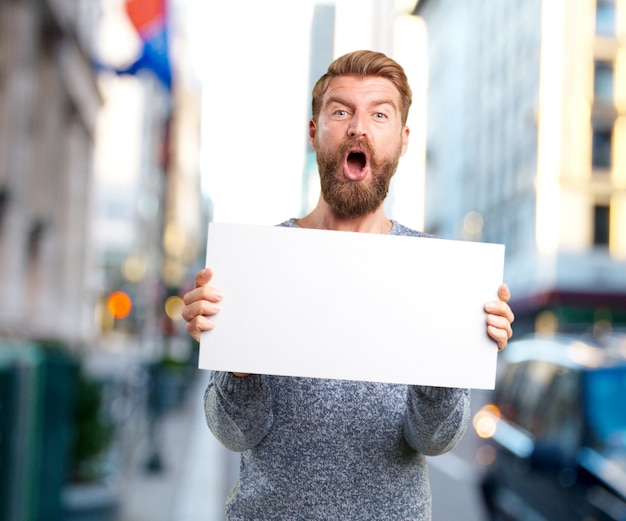 Foto grátis o homem louco novo preocupado