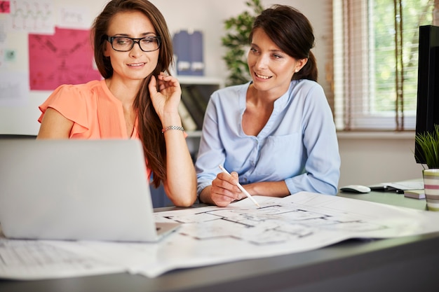 O trabalho em equipe é a maneira perfeita para os negócios