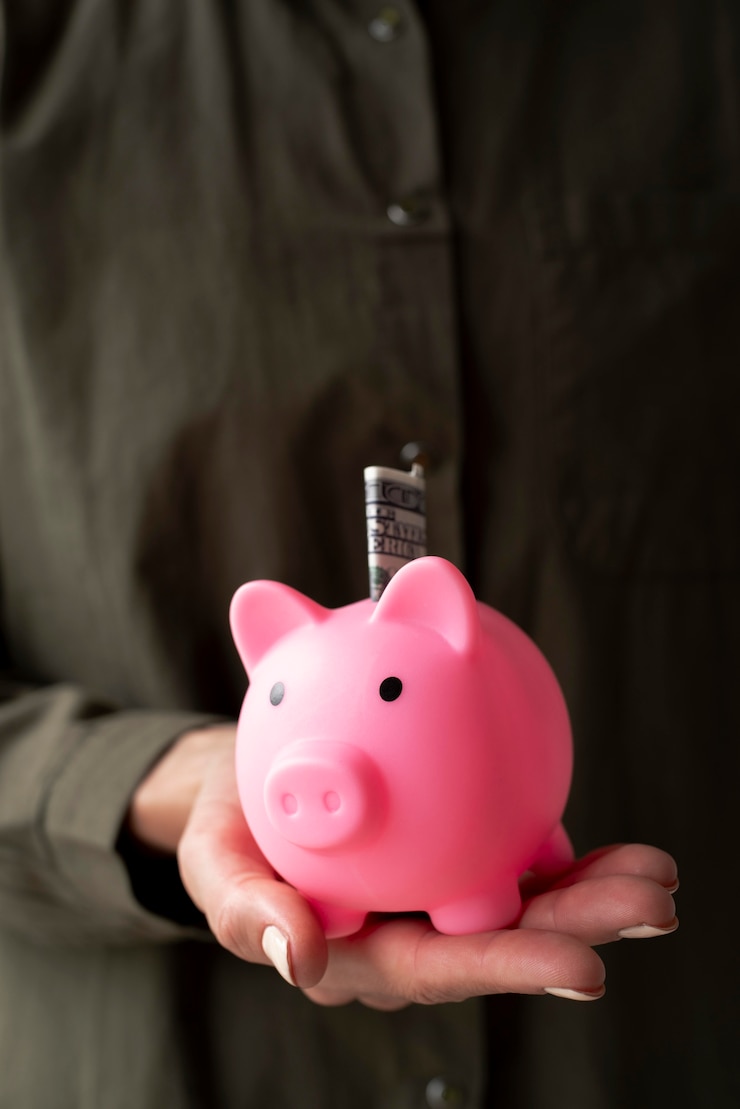 Foto grátis objetos de educação e economia de perto