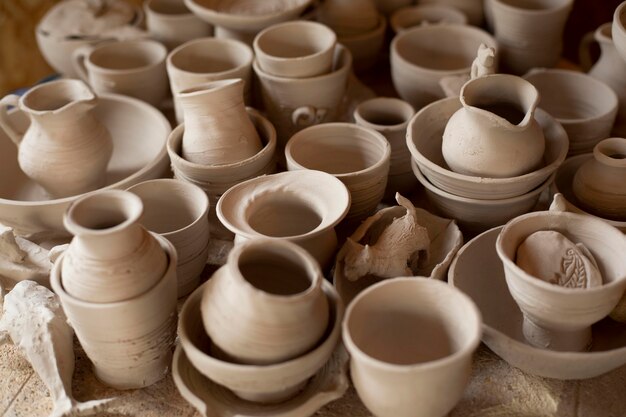 Oficina de vasos de cerâmica para ambientes internos