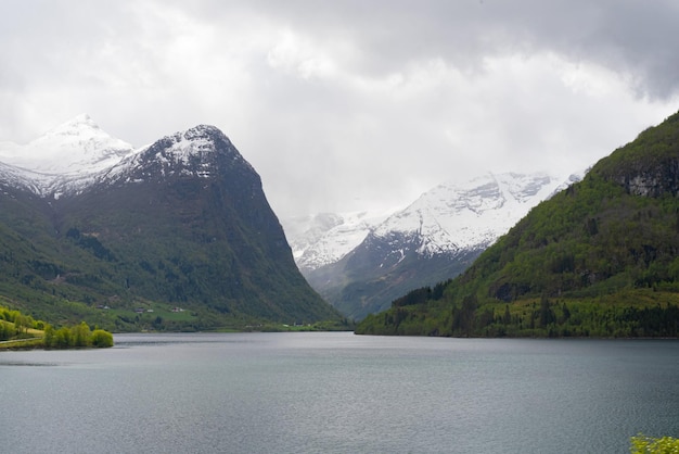 Olden Noruega 17 de Maio de 2023 Montanha