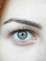 Foto grátis olho verde de uma mulher acima