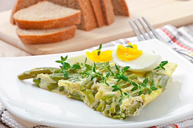 Omelete com feijão verde