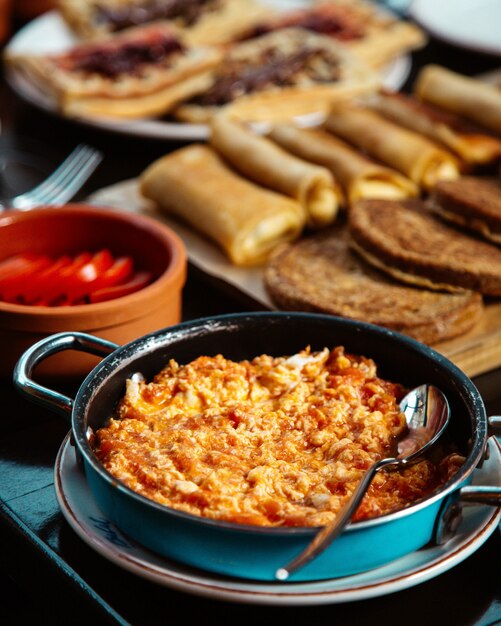 Omelete de tomate com panquecas