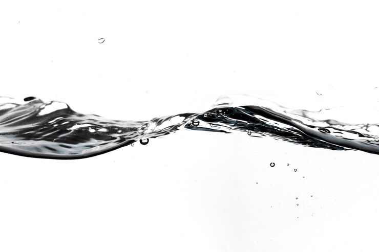 Foto grátis onda de água transparente no fundo branco