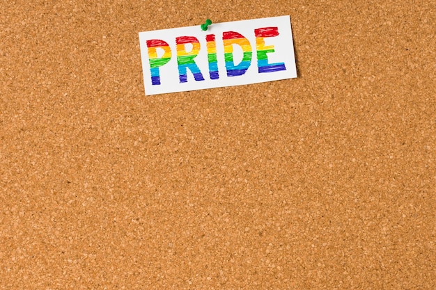 Orgulho em cores do arco-íris com espaço de cópia
