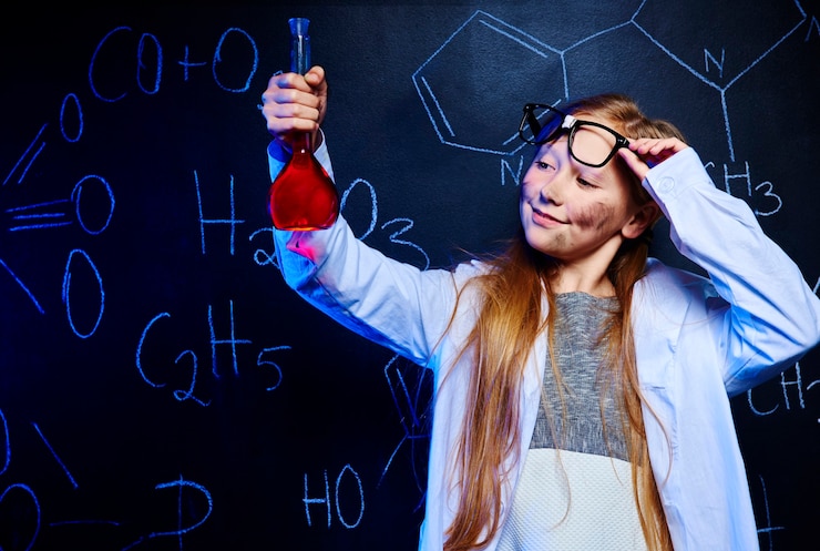 Foto grátis orgulhoso pequeno professor de química