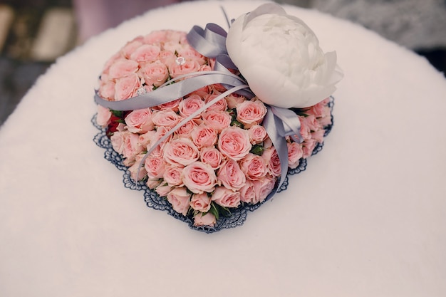 Foto grátis ornamento floral em forma de coração